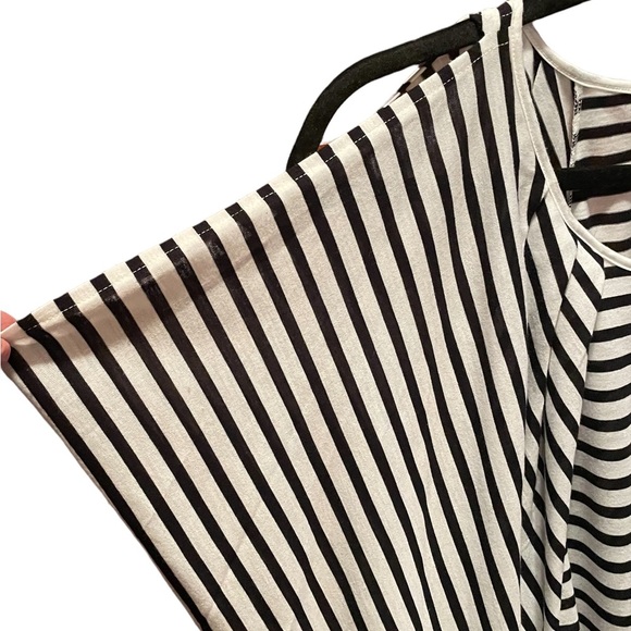 American Eagle striped cold shoulder top size small petite. - Picture 2 of 8
